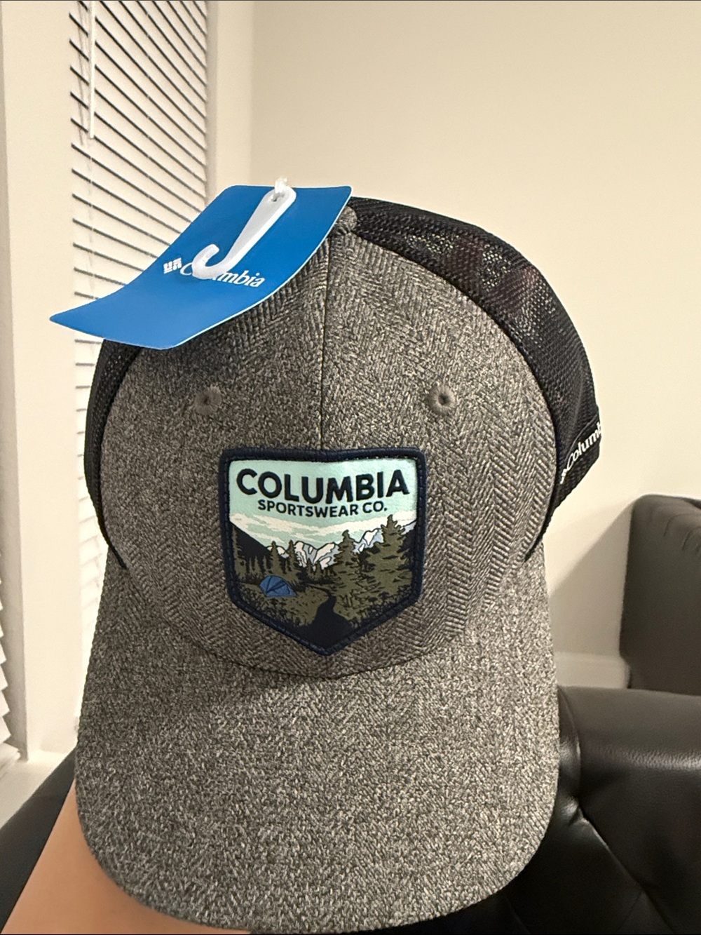 Columbia Black and White Apparel Tag